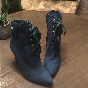 Shoedazzle booties with heel